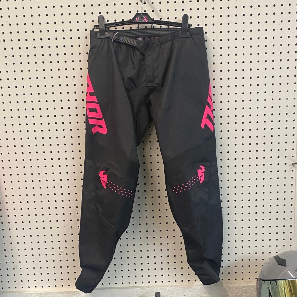 Thor Women's Riding Pants in Black and Pink
